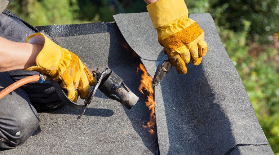 Professional gutter cleaning in Vega Baja, PR